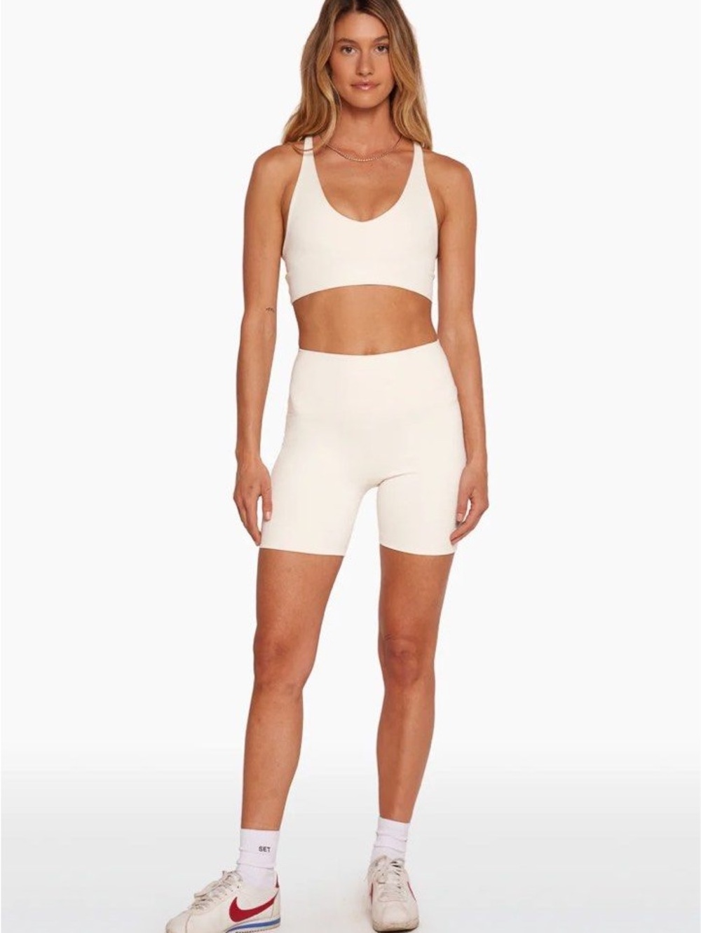 Cream Seamless set active lux form Sports Bra